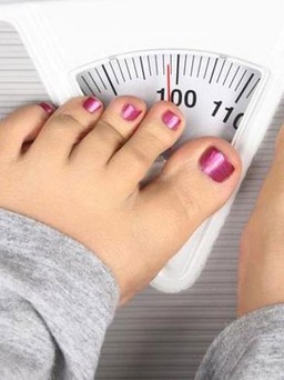 Tại sao phụ nữ thiếu cân hoặc béo phì dễ bị trầm cảm?