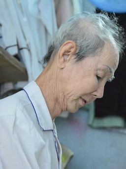 'Cô đào' chuyển giới lớn tuổi nhất Việt Nam: Bên đời tôi còn người vợ tri kỷ