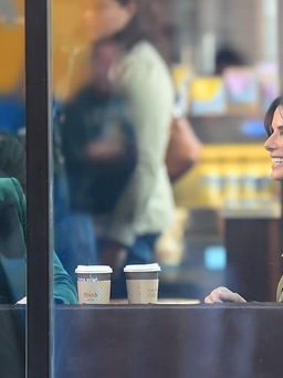 Sandra Bullock lập biệt đội trộm nữ trang 100 triệu USD của Anne Hathaway