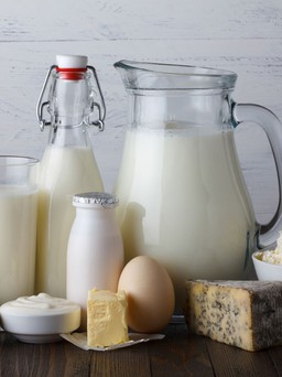 Sữa, sữa chua giúp tăng mật độ xương ở đàn ông lớn tuổi
