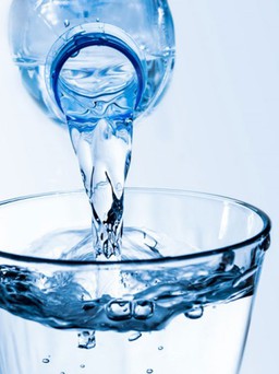 10 lợi ích cần biết của nước khoáng