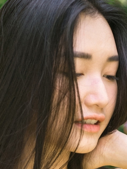 'Nàng thơ xứ Huế' khoe nhan sắc tinh khôi
