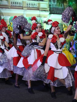 Rộn ràng lễ hội ẩm thực và Carnaval quốc tế