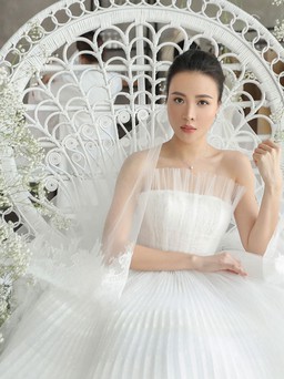 Cận cảnh váy cưới trăm triệu mất 3 tháng làm thủ công của Đàm Thu Trang