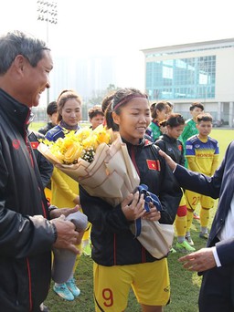 Bộ trưởng Nguyễn Ngọc Thiện chúc đội nữ giành vé dự Olympic