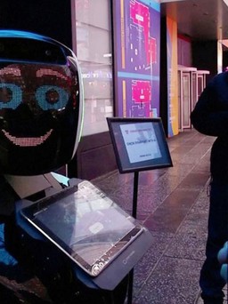 Robot xuất hiện ở Times Square để tư vấn virus corona