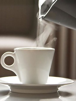Lợi ích tuyệt vời của việc uống nước ấm vào buổi sáng