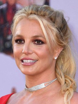 Britney Spears phản đối cha tiếp tục là người giám hộ