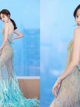 Cả sự kiện bị cắt sóng vì ca sĩ Trung Quốc diện váy xuyên thấu phản cảm