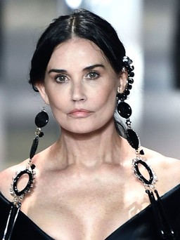 Demi Moore bị nghi 'dao kéo' quá đà nhằm níu kéo tuổi xuân