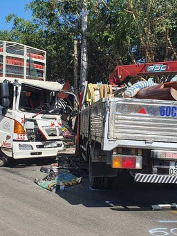 Đồng Nai: 2 xe tải tông trực diện, tài xế may mắn thoát nạn