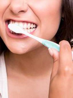 Chuyên gia khuyên gì về việc đánh răng sau khi ăn?