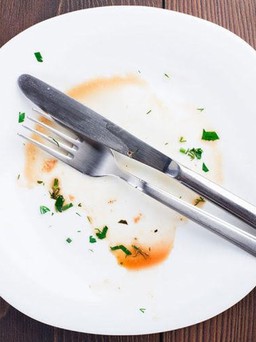 10 thói quen ăn tối tồi tệ nhất khiến bạn tăng cân