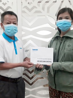 Trao hơn 105 triệu đồng giúp gia đình chị Trần Thị Ngát
