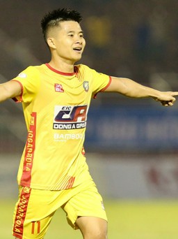 'Cánh chim lạ' Thành Long lần đầu vào đội hình tiêu biểu V-League