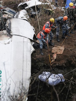 Tìm thấy hộp đen trong vụ rơi máy bay ở Nepal