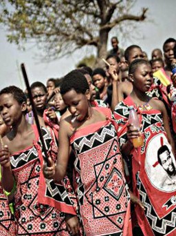 38 cô gái tử nạn trên đường đến lễ kén vợ của vua Swaziland