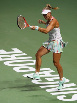 WTA Finals 2016: Kerber đánh bại Halep để gần với vòng bán kết