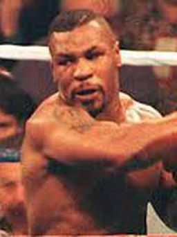 Hé lộ người đàn ông nhỏ bé dám ngăn cản Mike Tyson ‘vùi dập’ siêu mẫu