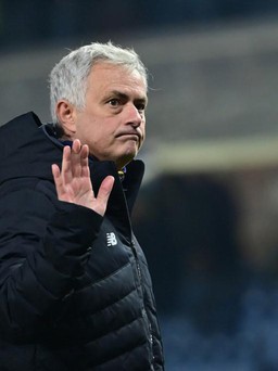 Mourinho bị Allegri vượt qua trên bảng xếp hạng Serie A sau lượt đi