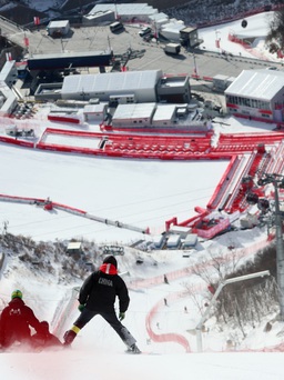 Olympic mùa đông Bắc Kinh 2022: Trượt tuyết đổ đèo bị hoãn vì thời tiết