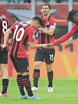 Leao tỏa sáng giúp AC Milan giành lại ngôi đầu Serie A