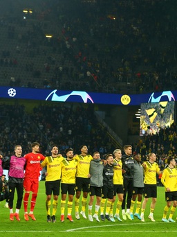 Hòa với Man City, Dortmund đi tiếp tại Champions League