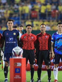 Không có trọng tài ngoại 'chốt' suất trụ hạng ở vòng cuối V-League 2022