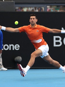 Novak Djokovic có trận thắng đầu tiên ở Úc kể từ khi bị trục xuất