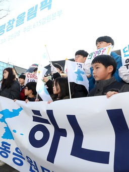 Giữa căng thẳng, người Hàn Quốc nhiệt tình cổ vũ đoàn kết thể thao
