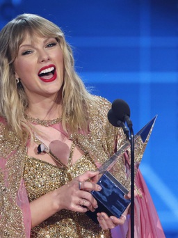 Taylor Swift phá kỷ lục của ông hoàng Michael Jackson tại giải AMA với 6 giải thưởng