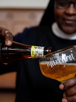 Vì sao các nữ tu Bỉ lần đầu làm bia?