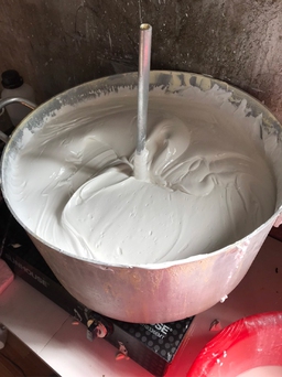 Vĩnh Long: Bắt quả tang cơ sở sản xuất kem tắm trắng không phép
