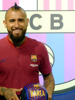 Vidal ra mắt Barcelona, Mina sẽ là người ra đi?
