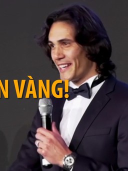 Cavani vượt qua Ronaldo, Messi giành giải ''Bàn chân Vàng''