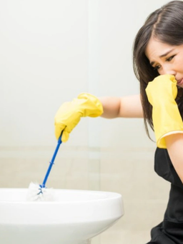 Cô gái bỏ việc vì bị buộc phải dọn nhà vệ sinh ngay ngày đầu đi làm