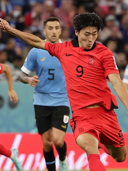 'Nam thần' mới của đội tuyển Hàn Quốc khiến dân mạng mê như điếu đổ