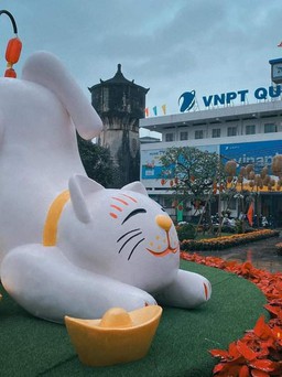 'Độc lạ linh vật mèo' khiến dân mạng cười nghiêng ngả