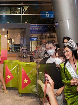 Kim Duyên suýt bị hủy chuyến đi Israel vì đeo trang sức đắt tiền