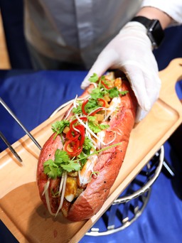Bánh mì Việt Nam dưới bàn tay biến tấu của siêu đầu bếp Singapore