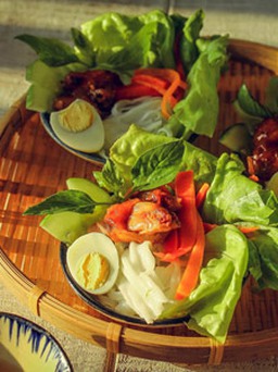 Thử cách làm phở gà khô theo công thức sáng tạo