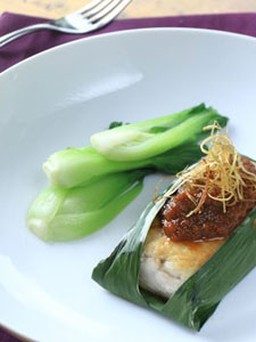 Làm cá chẽm nướng lá chuối xốt ba vị với Master Chef Ngô Thanh Hòa