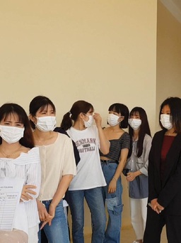 Ngày vui thiếu nụ cười của 57 người hết hạn cách ly ở Đà Nẵng