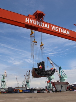 Việt Nam có cẩu trục lớn nhất Đông Nam Á phục vụ đóng tàu