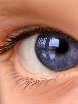 Phẫu thuật giúp đổi màu mắt thường thành mắt xanh trong 20 giây