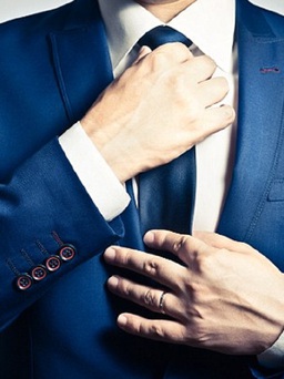 Mang cà vạt làm giảm hiệu suất làm việc của nam giới