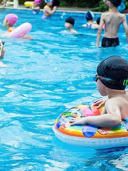 5 điều cha mẹ cần biết khi cho con đi bơi