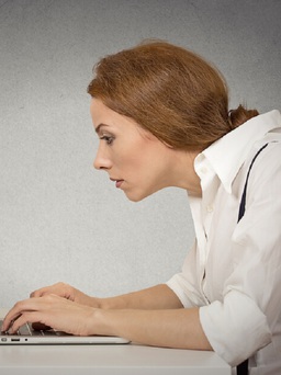 Làm sao để tránh đau cổ khi ngồi làm việc nhiều giờ liền?
