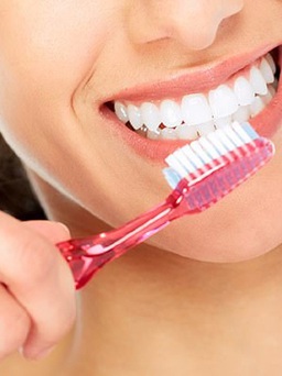 Chớ đánh răng theo 4 kiểu này mà làm hư răng