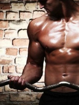 Bị bạn gái 'đá' vì quá mập, chàng trai giảm được 76 kg, trở thành người cơ bắp